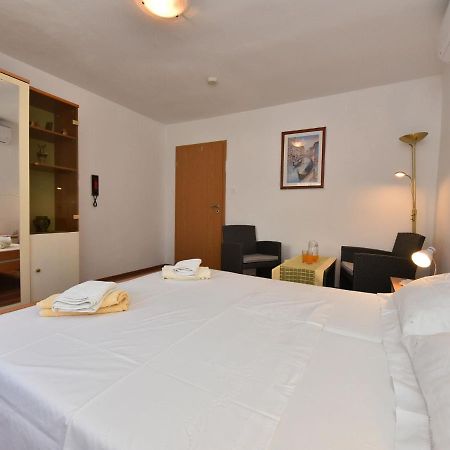 Traditional Apartment In Zadar With Garden Exterior foto